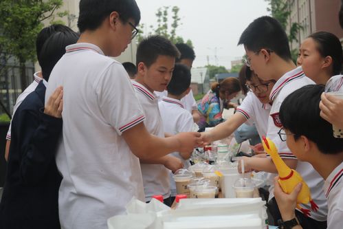 步行街的烟火气与文化记忆